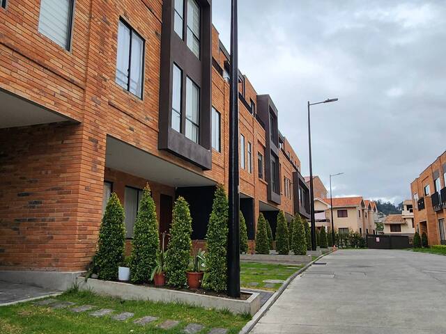 Venta en Wayra Plaza - Cuenca